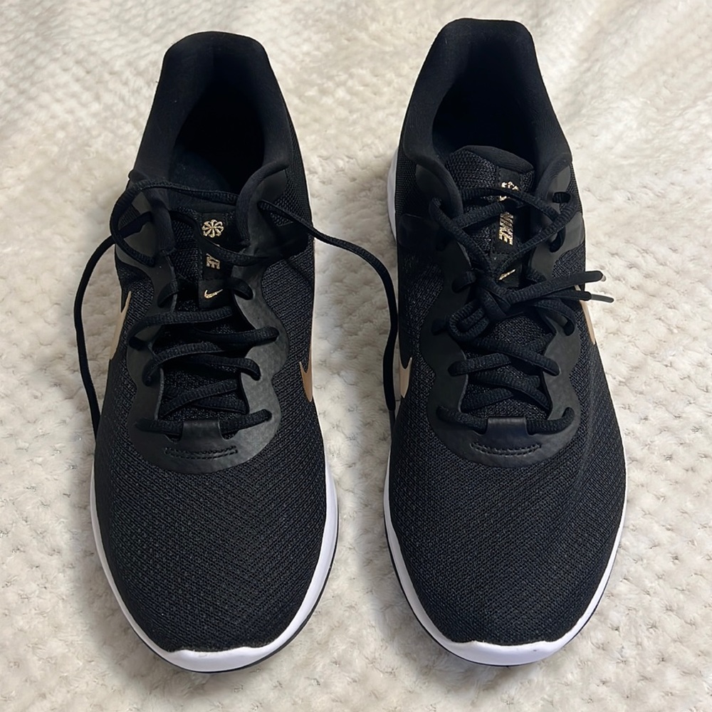 Nike Revolution 6 Black Metallic Gold BRAND NEW size 13